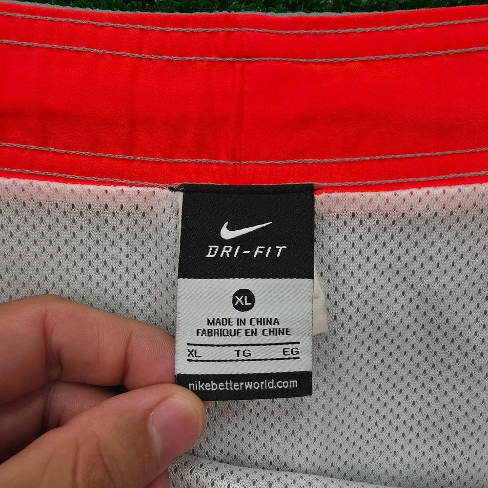 Nike Dri-Fit Colorblock Swim Trunks Board Shorts Mens XL Gray Mesh Lined